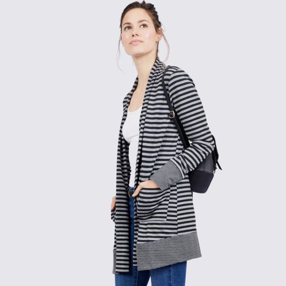 Summer &  Sage Sweaters - SUMMER & SAGE || Women's black and gray open drape cardigan with pockets - Size